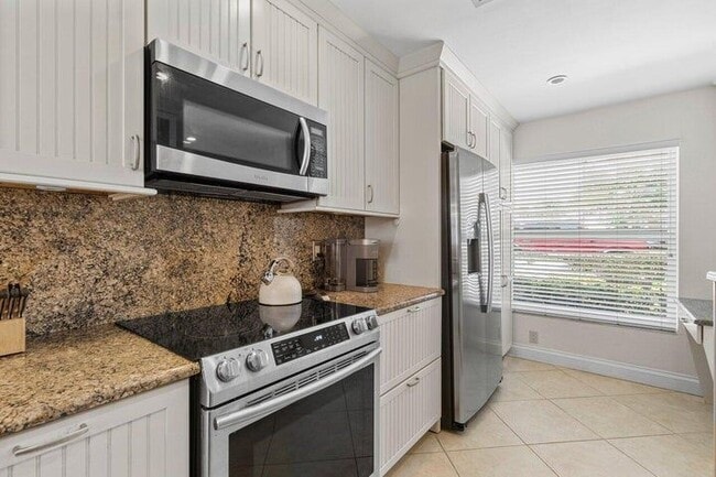 Photo - 842 SE 19th Ave