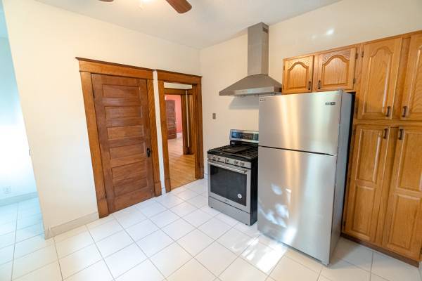 Photo - 1044 St Clair Ave