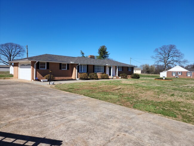 Photo - 4715 Parris Bridge Rd House