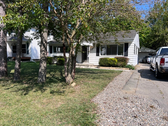 Photo - 3335 Springbrook St