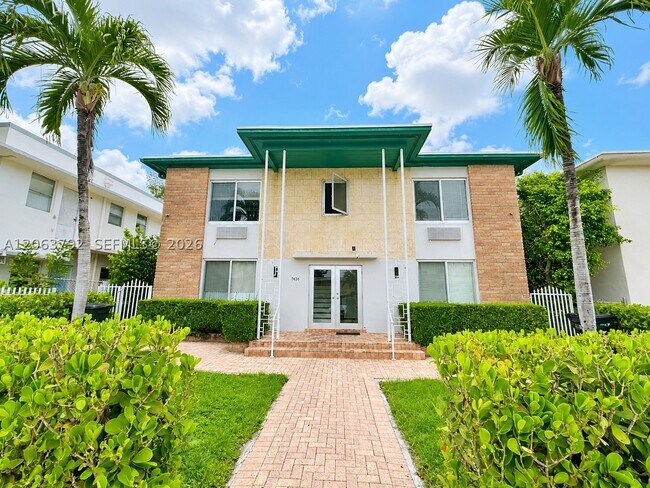 Building Photo - 7430 Carlyle Ave Unit 4