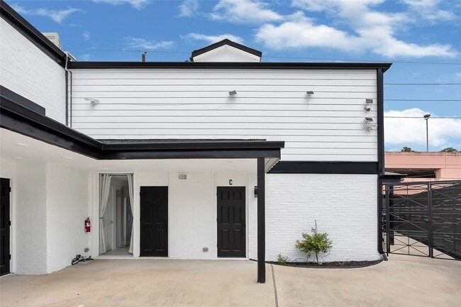 Building Photo - 7 Briar Dale Ct Unit C