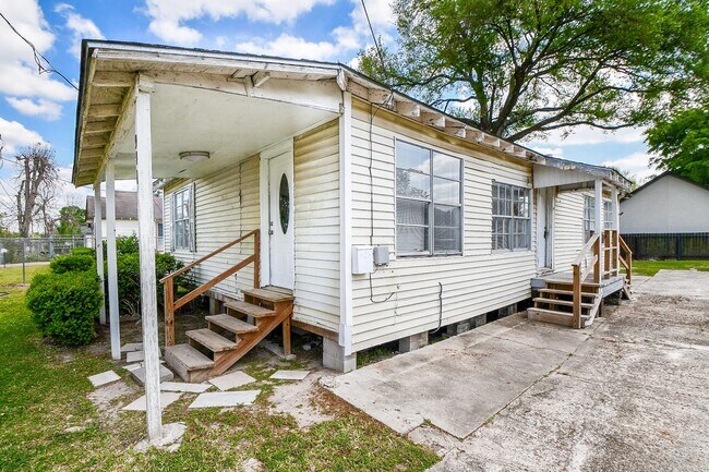 Photo - 941 Lucky St