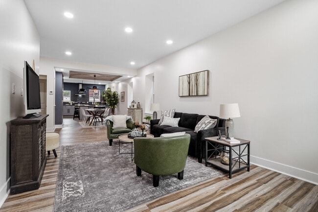 Photo - 3316 Sidney St