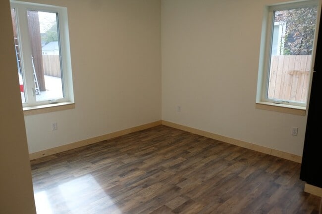 Photo - 1029 Pierpont Ave Unit 2