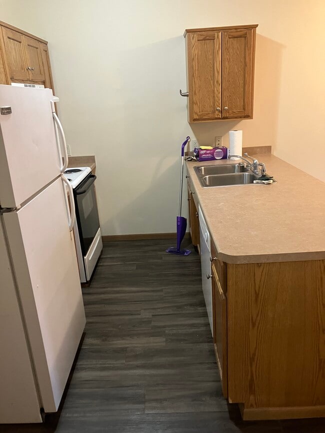 Kitchen - 1005 N Middle St Unit A