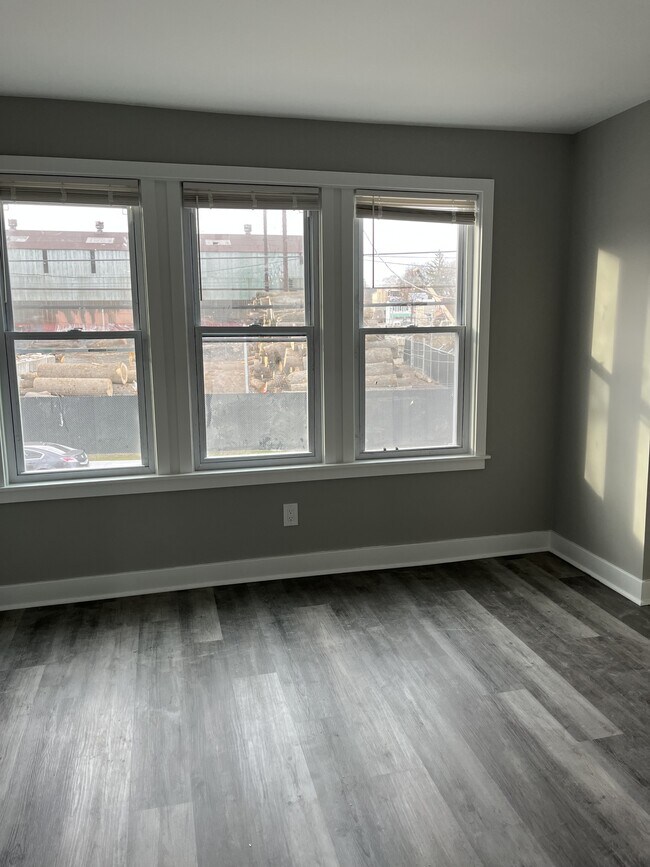 Photo - 805 W 5th St