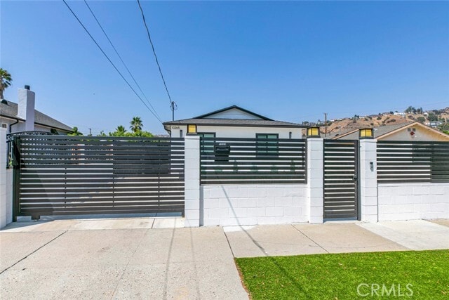 Photo - 10265 Strathern St