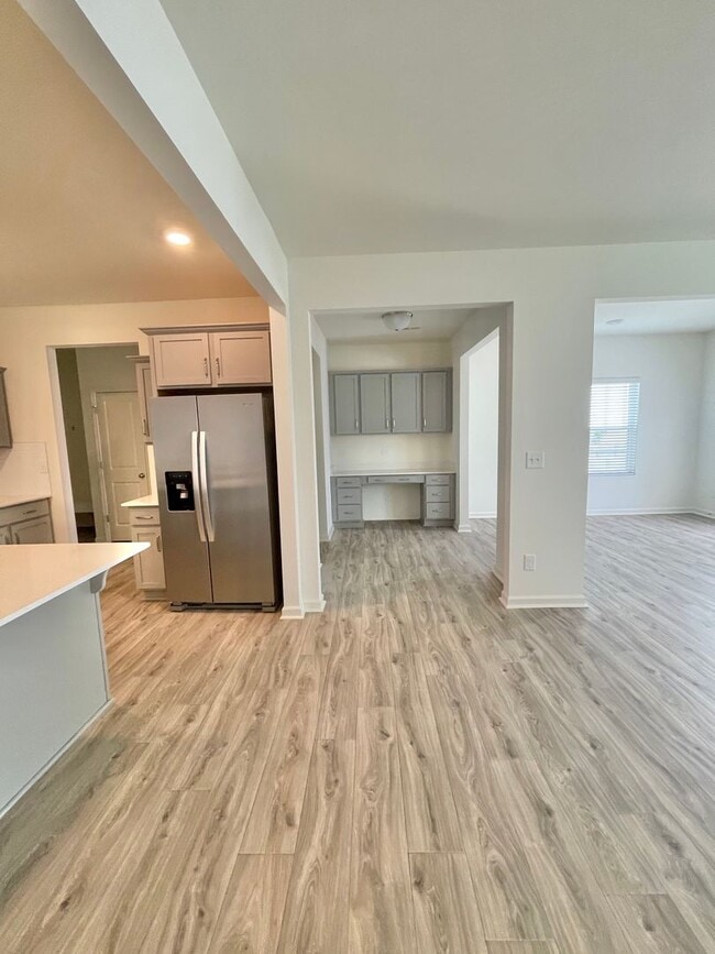 Photo - BEAUTIFUL Paired Home 3 br 2.5 ba with 2 car garage minutes from I-77 and I-40 - AUGUST MOVE IN
