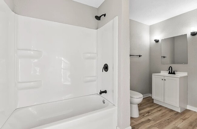 Photo - 2051 Thompson Ave