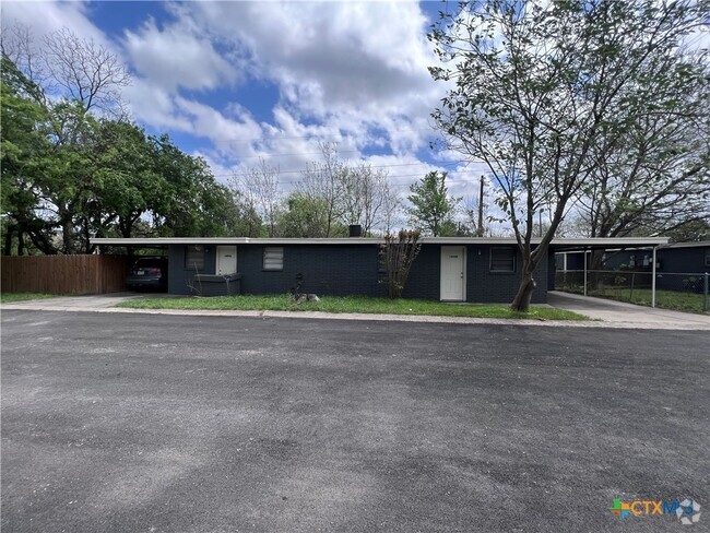 Building Photo - 1009 Hackberry St Rental