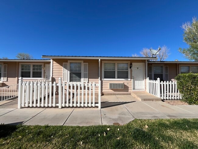 Building Photo - 600 N 2450 E