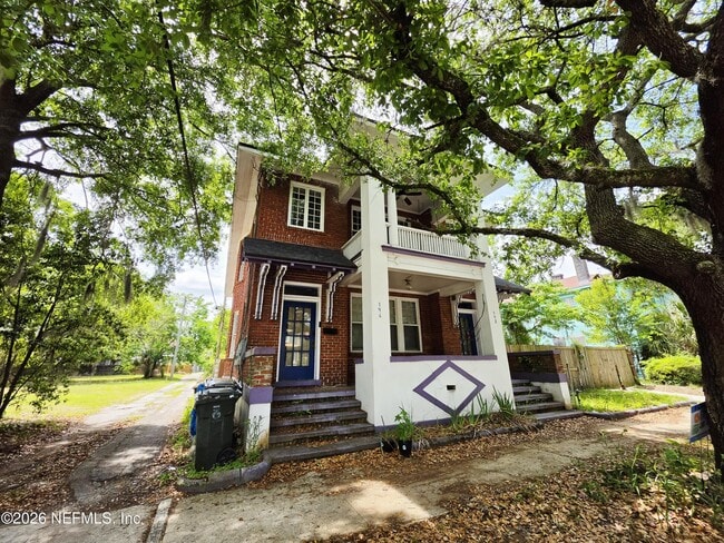 Building Photo - 146 W 6th St