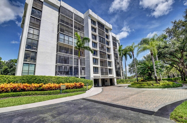 Building Photo - 7847 Lakeside Blvd Unit 1063 Rental