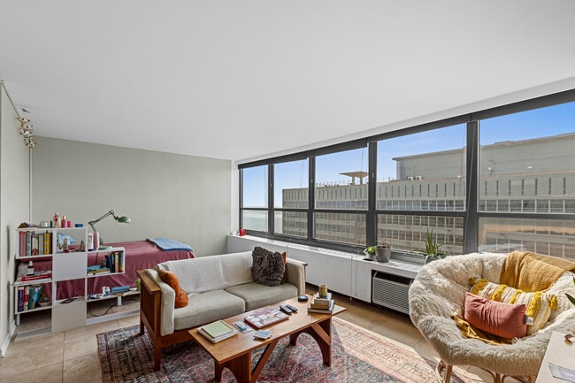 Building Photo - 3550 N Lake Shore Dr Unit #  02725 Rental