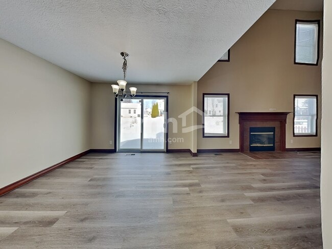 Photo - 1305 Harold Stewart Pky