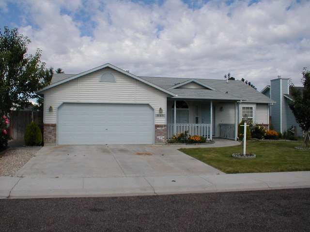 Building Photo - Welcome to this charming 3 bedroom, 2 bathroom home in Boise, ID.
