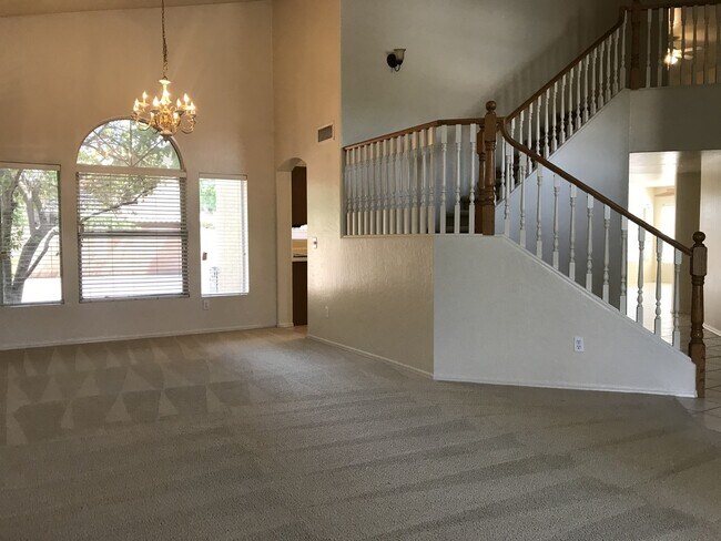 Photo - Gilbert Home - 5 Bed + Den & 2.75 Bath with Beautiful Pebble Teck Pool