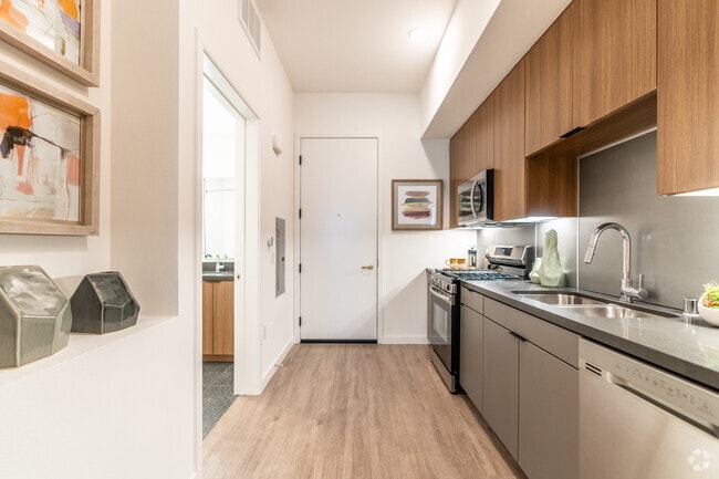Studio - 621 SF