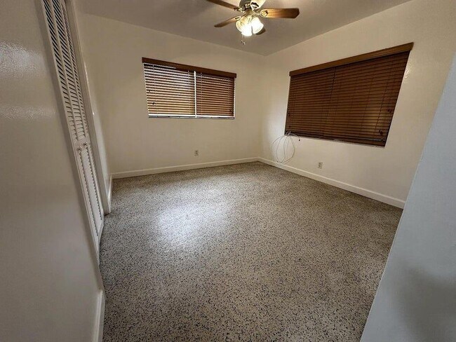 Photo - 950 E Dayton Cir