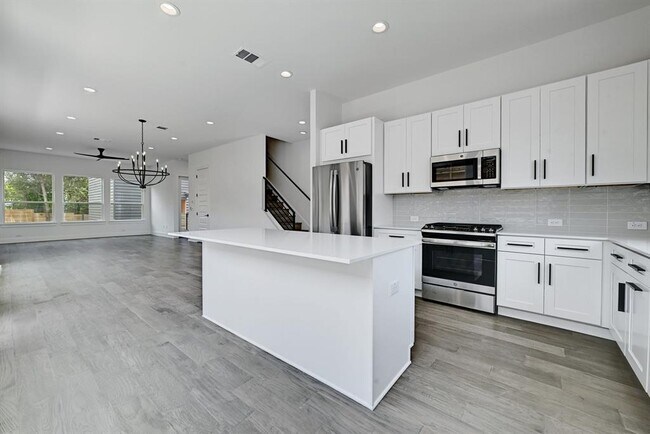 Photo - 2308 Maxwell Ln