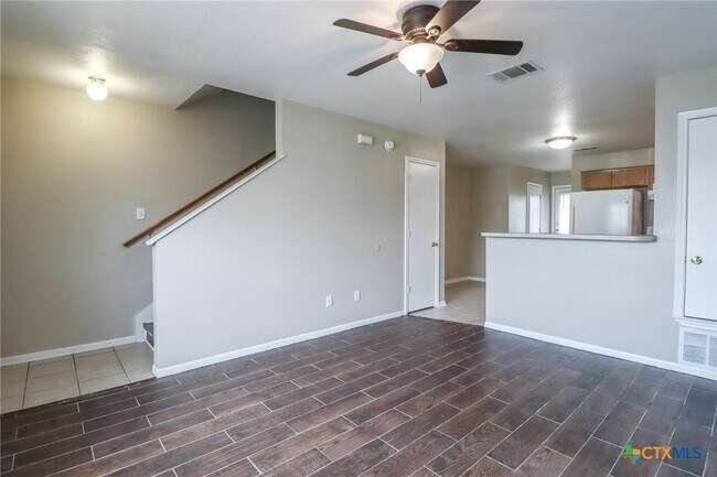 Photo - 807 Leifester Cir