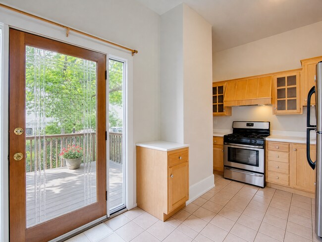Photo - 2556 Dupont Ave S