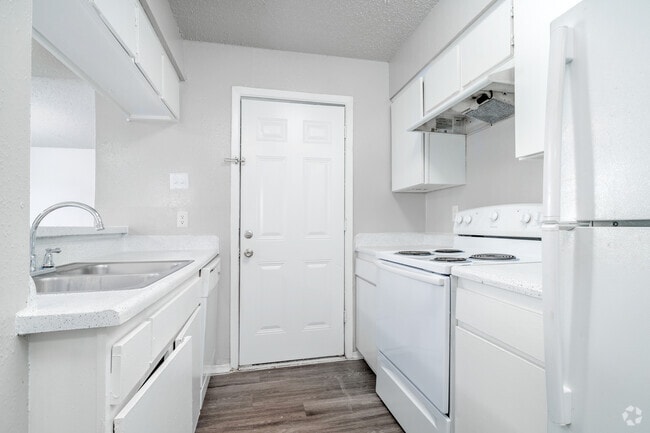 1BR, 1BA - 709SF - Kitchen - Sundance Apartment Homes