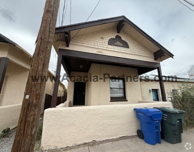 Building Photo - Charming Two Bedroom/One Bath Rental