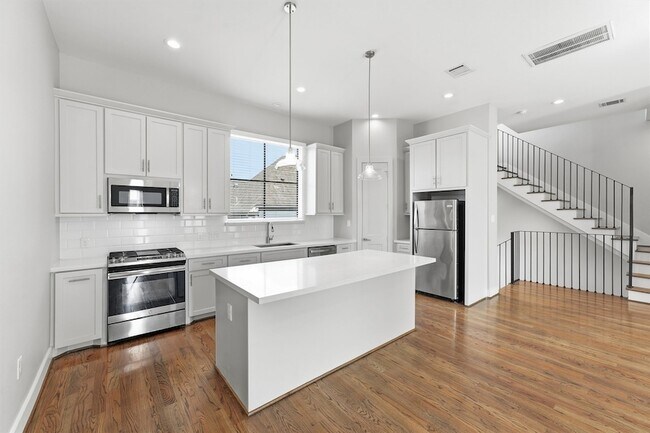 Photo - 816 W 22nd St