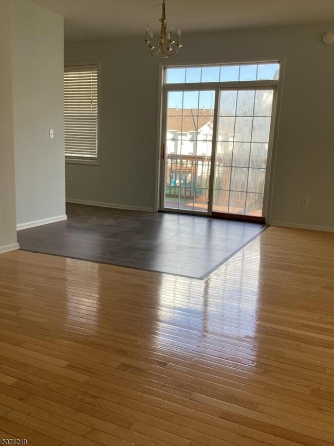 Photo - 155 George Russell Way