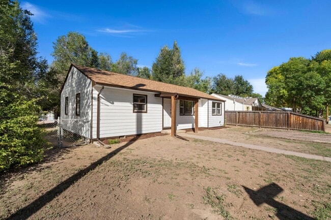 Building Photo - Stunning Fully Remodeled 3-Bedroom Home with Fenced Yard