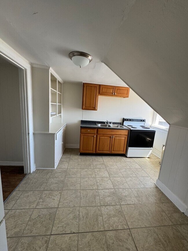 Photo - (105) 664-666 Oak Hill Ave