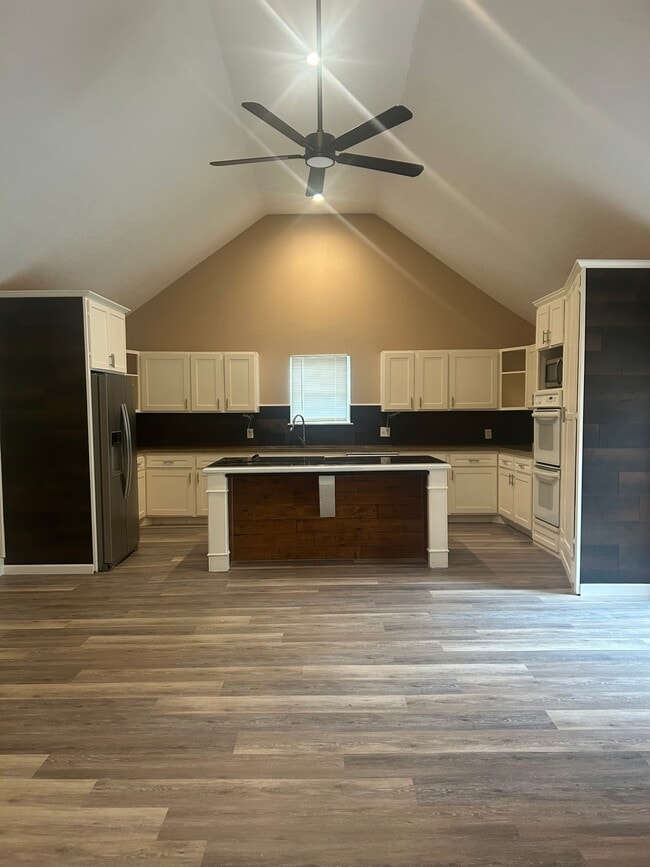 Photo - 17821 Theiss Mail Rte Rd