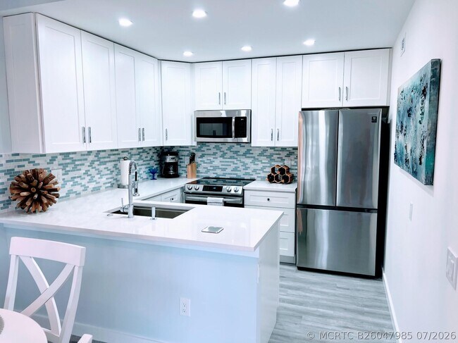 Photo - 647 Waterside Dr