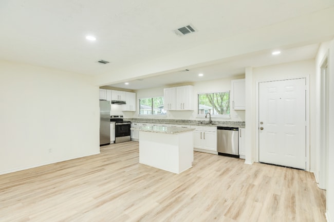 Photo - 408 Gardenia St