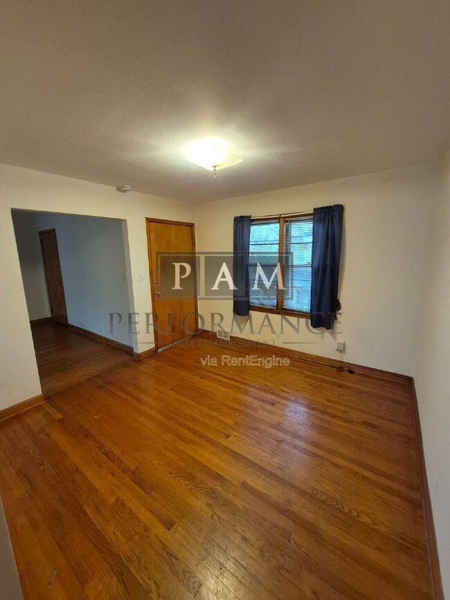 Photo - 328 N 68th St