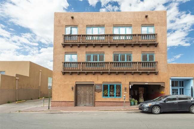 Building Photo - Classic Charm in the Heart of Downtown San... Unit Apt. 404