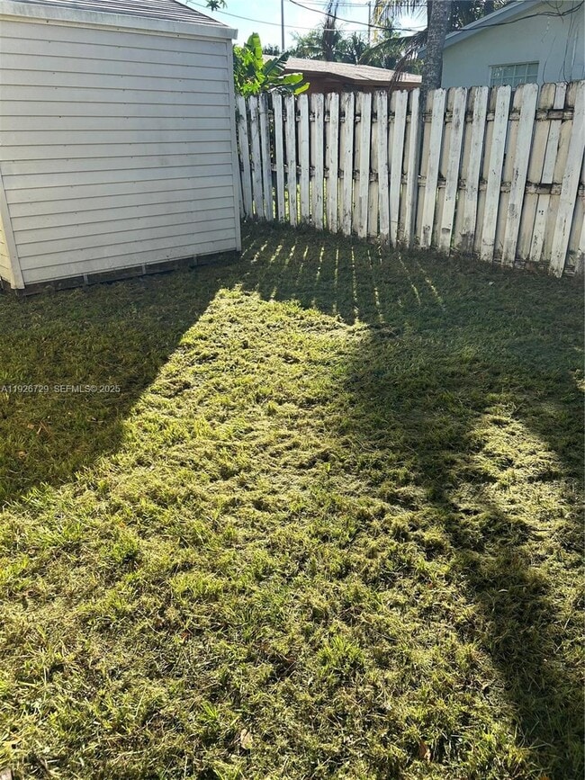 Photo - 250 NE 41st St Unit 258