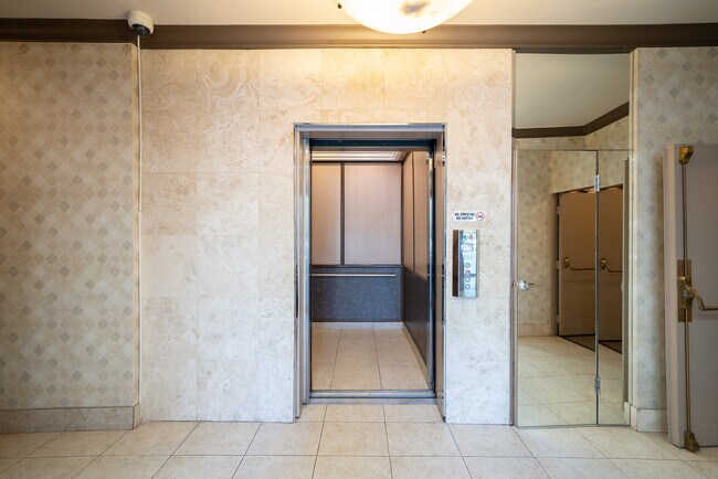 Photo - 221 S Gale Dr Unidad 230