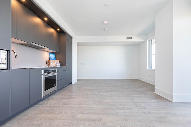 Building Photo - 480 Front St W Unit 1004