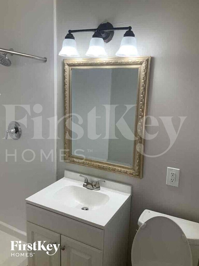 Photo - 518 Rebecca St