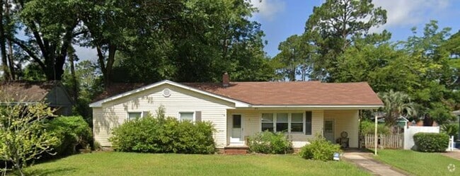 Building Photo - 2010 Melrose Dr Rental