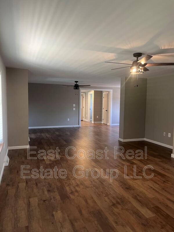 Photo - 18061 Crampton Ln