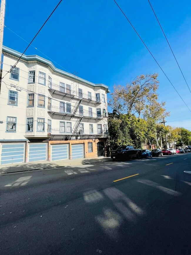 Building Photo - 780 Hayes St Unit 203 Rental
