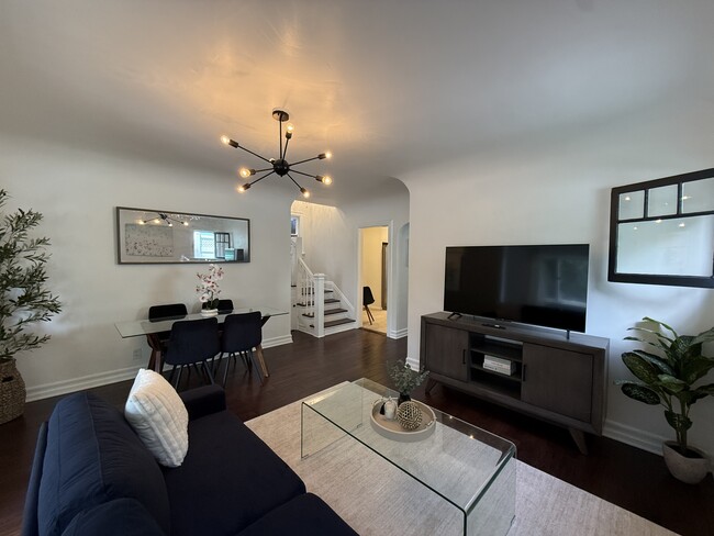 Building Photo - 7865 Willoughby Ave