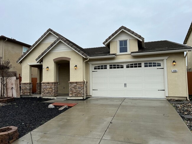 Building Photo - Newer 4-bedroom Single Story home in Manteca!