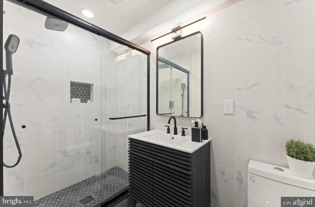 Photo - 6983 Silverwood St