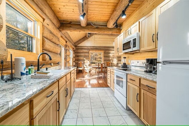 Photo - Furnished Log Cabin Extended Stay Summer Rental