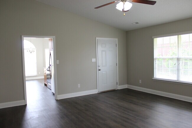 Photo - 271 Shadow Ct SW